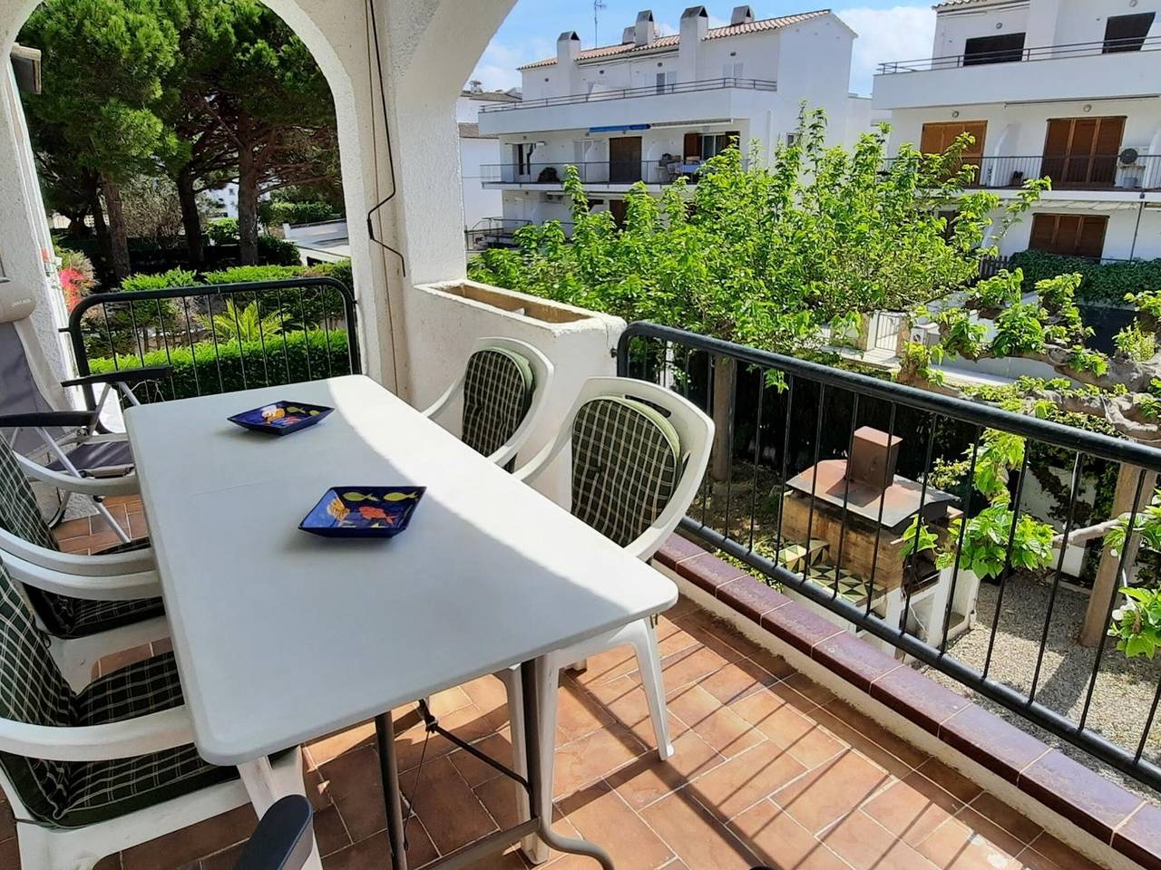 Apartamento entero, Apartamento Espacioso en Llançà Cerca de la Playa con Terraza y Acepta Mascotas in Llansá, Alt Empordà