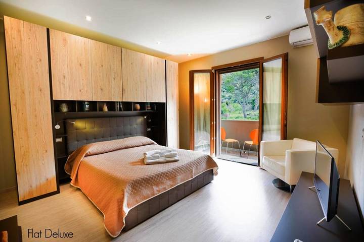 Ferienwohnung für 4 Personen, mit Balkon und Terrasse sowie Whirlpool und Garten in Bosa