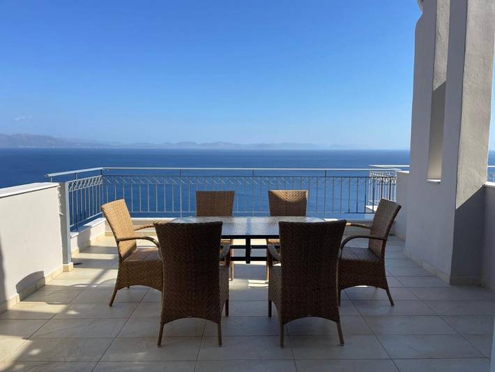 Ferienhaus für 9 Personen, mit Balkon und Terrasse sowie Garten und Ausblick in Gythio