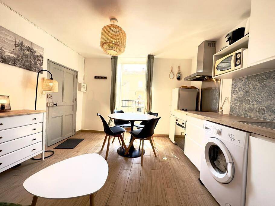 Appartement entier, Charmant studio à 200m du Gardon in Remoulins, Région de Nîmes