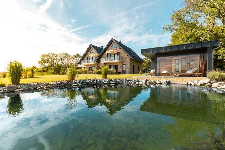 Ferienwohnung für 4 Personen, mit Balkon und Terrasse sowie Garten und Pool in Wremen