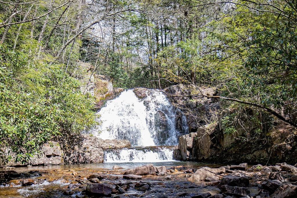 Log Cabin Beauty w Hot tub, Arcade Games with modern amenities throughout in Hickory Run State Park