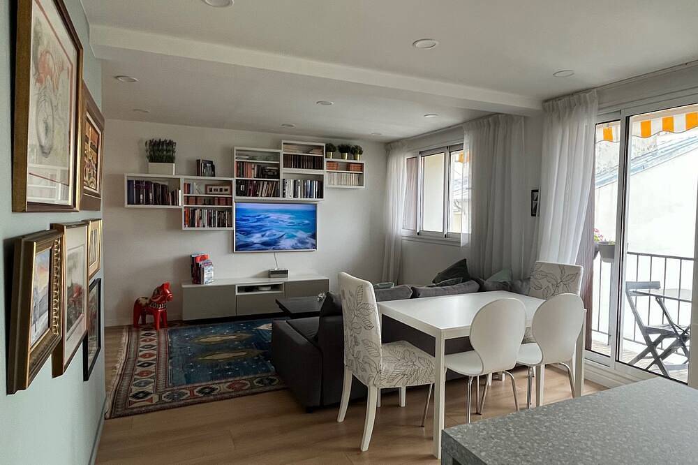 Appartement entier, Bel appartement parisien modern, baigné de lumière, spacieux et aéré. in Charenton-le-Pont, Val-de-Marne