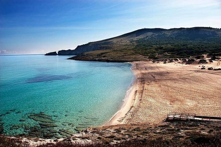 Location de vacances pour 4 personnes, avec Balcon et Terrasse ainsi que Jardin et Piscine à Cala Mesquida