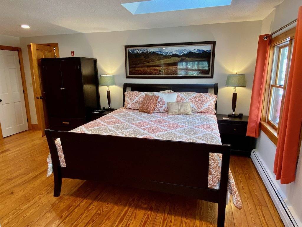 Creekside Camp. No Cleaning Fee. Relax in the Hot Tub Creekside - Vermont Style in Green Mountain National Forest