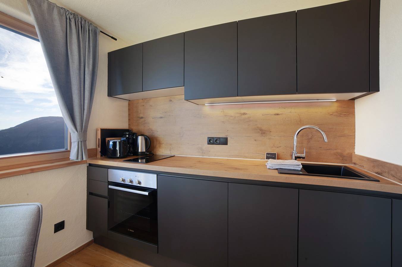 Ganze Wohnung, Ferienwohnung 'Grillentol Hauserhof' mit Bergblick, Gemeinschaftsgarten und Wi-Fi in Algund, Texelgruppe