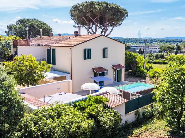 Villa pour 6 personnes, avec piscine et terrasse à Cecina