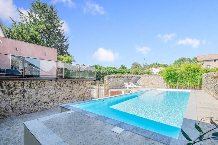 Location de vacances pour 7 personnes, avec piscine et terrasse à Saint-Denis (Aude)