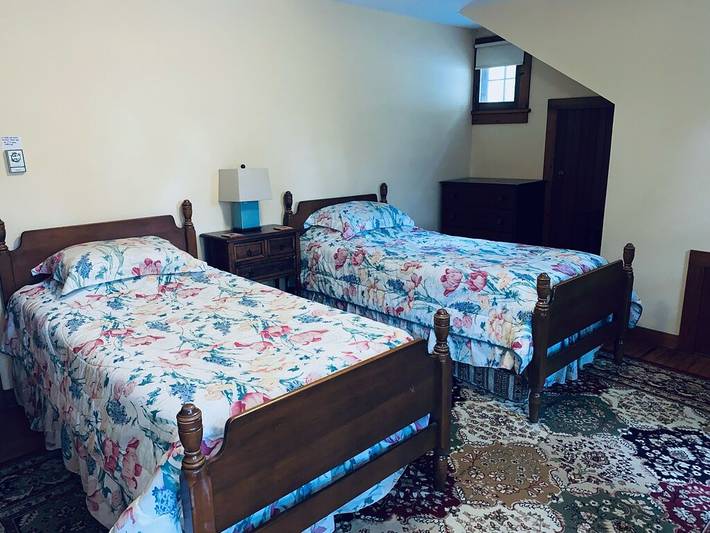 Vacation rental for 14 people, with yard in Pocono Mountains