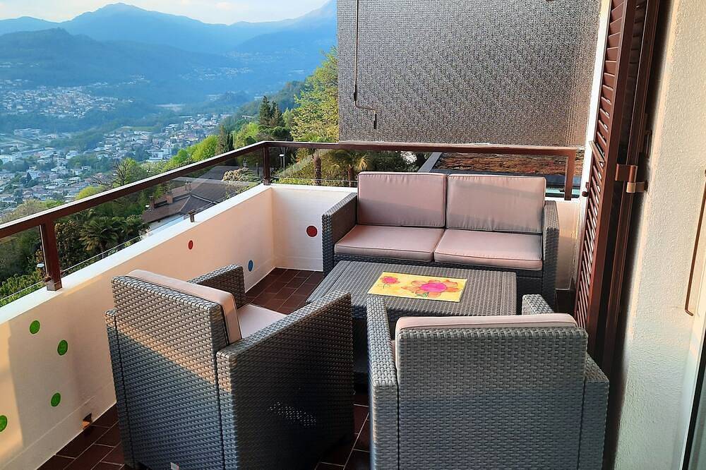 Apartamento entero, Al Bosco: muy cómodo, luminoso y tranquilo apartamento de un dormitorio 2½ ***, con piscina in Lugano, Lago de Lugano