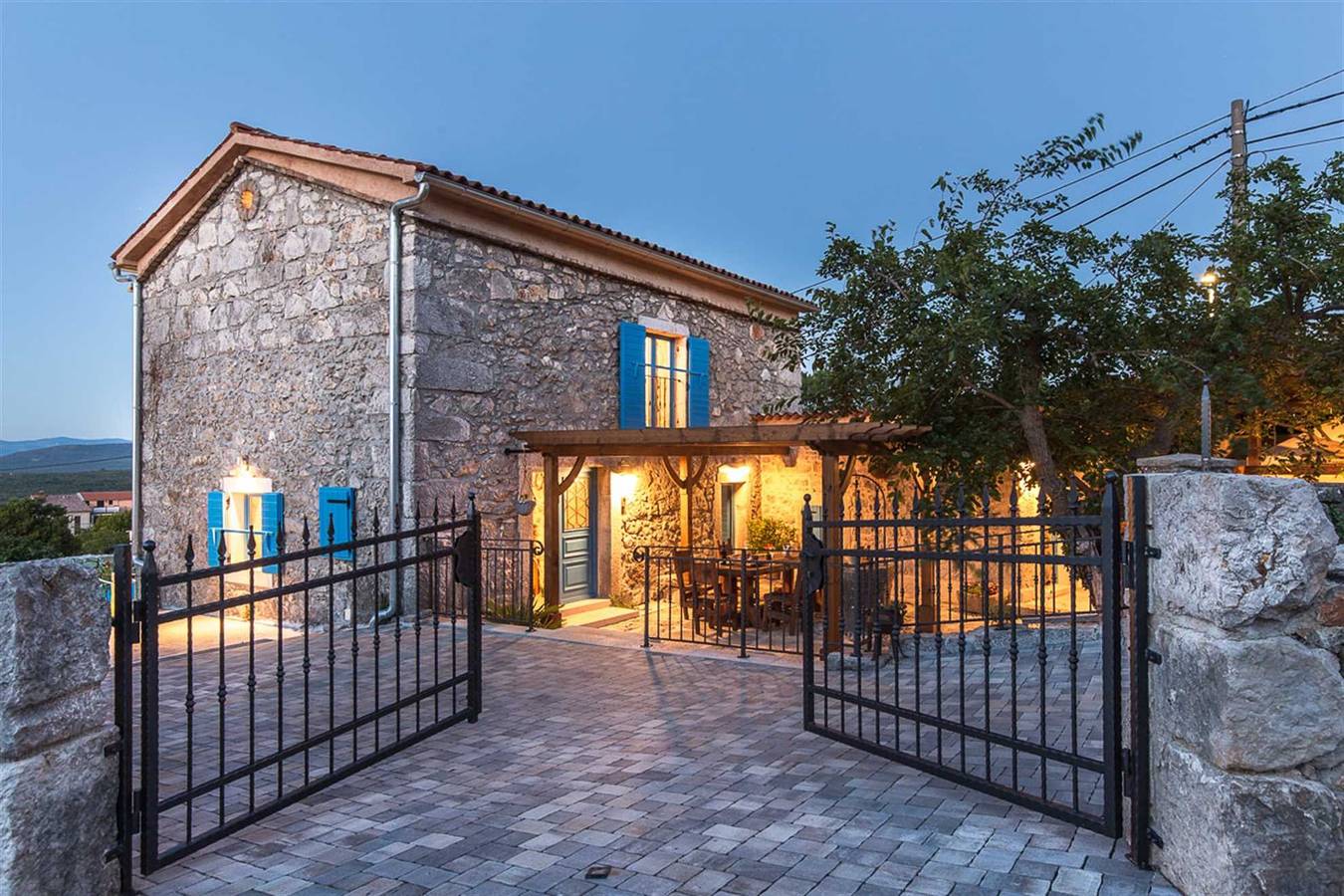 Ganze Wohnung, Ferienhaus Marevic mit Pool in Krk Stadt, Krk