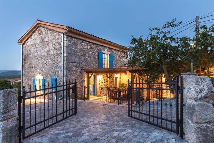 Ferienwohnung für 6 Personen, mit Balkon/Terrasse und Terrasse in Vrh