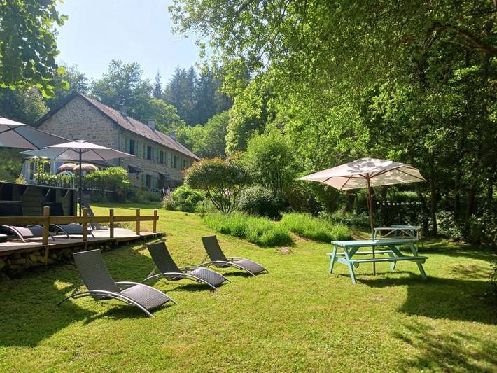 Location de vacances pour 6 personnes, avec jardin et piscine à Gioux