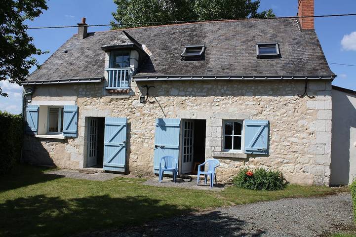 Gîte pour 4 personnes, avec jardin à Vernoil-le-Fourrier