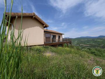 Gîte pour 6 personnes, avec balcon à Neffes