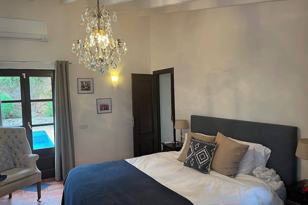 Fabulous 4-bedroom sea view villa with Pool, Ac, Wifi in beautiful Deià in Deià, West Majorca