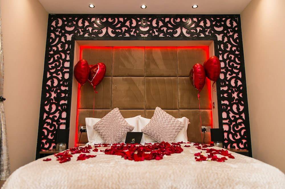 Glamping for 2 People in Huddersfield, West Yorkshire