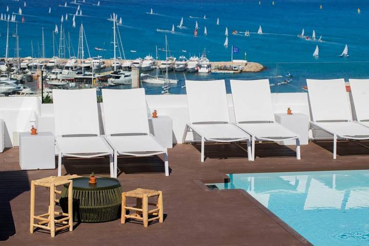 Hôtel, avec Jacuzzi ainsi que Terrasse et Piscine
