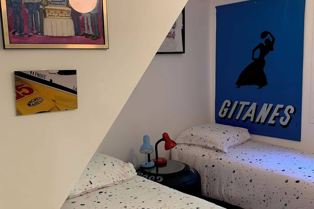 Classic Driver Home 2, maisonnette vintage en pleine nature in Royat, Parc naturel régional des Volcans d'Auvergne