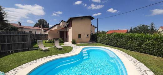 Gîte pour 6 personnes, avec piscine ainsi que jardin et jacuzzi à Rieux-Volvestre