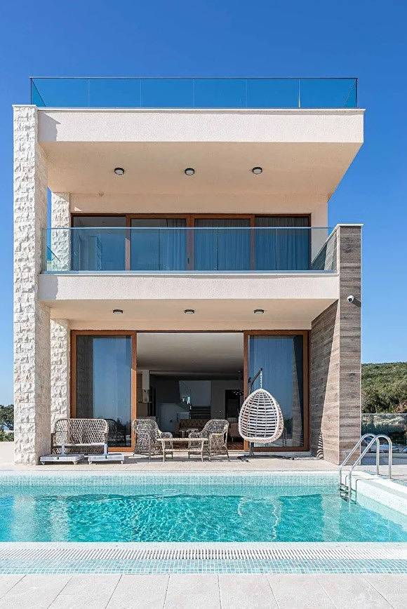 Villa Elara with Private Pool, Sauna & Spa in Krimovica, Budva Riviera in Opština Kotor