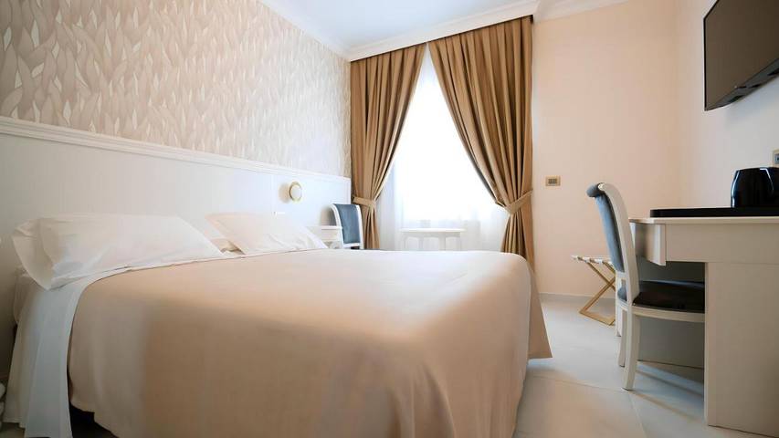 Hôtel pour 3 personnes, avec piscine et terrasse ainsi que sauna et vue à Enna - 2