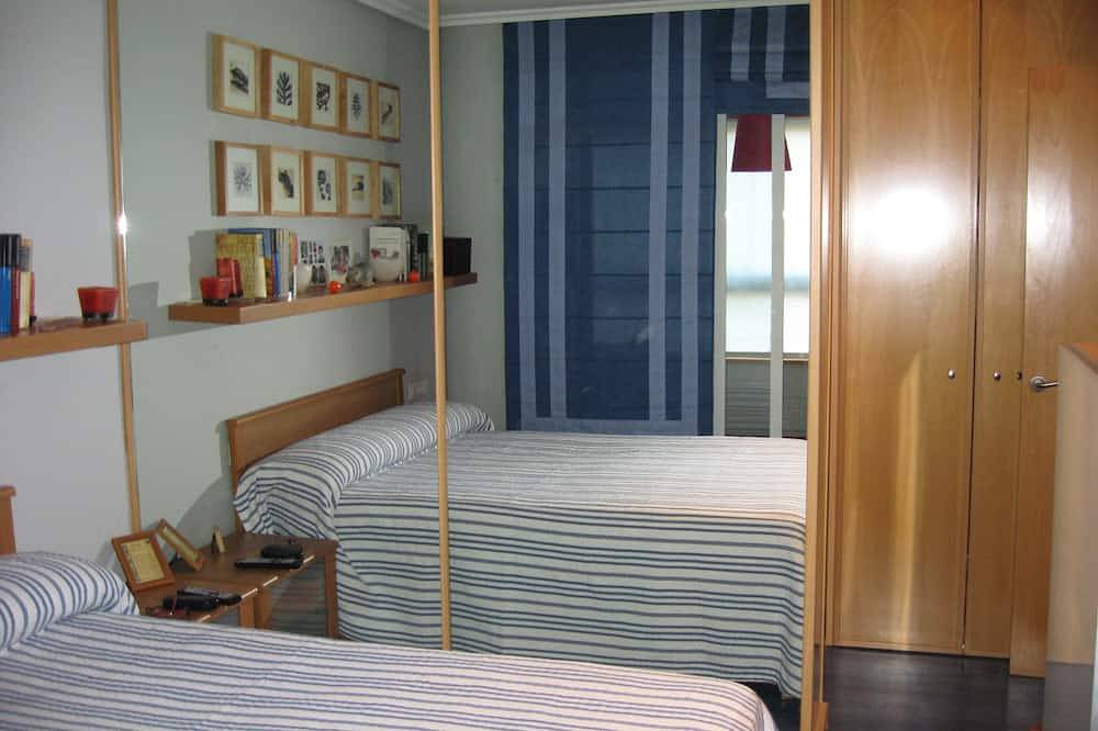 Entire apartment, Beautiful apartment with terrace, swimming pool, gym, sauna and 10,000m2 of gardens in Vigo, Rías Baixas