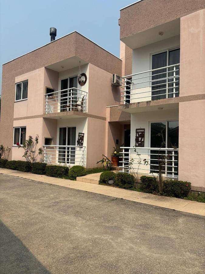 Casas e apartamentos de temporada para 7 pessoas, com piscina e balcão e ainda vista em Santo Amaro da Imperatriz