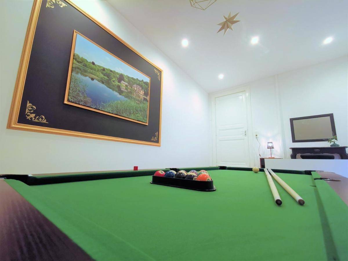 Zythogite, 23 personnes, 9 chambres, 6 salles de bain, bbq, jacuzzi, jardin, billard in Tintigny, Province de Luxembourg