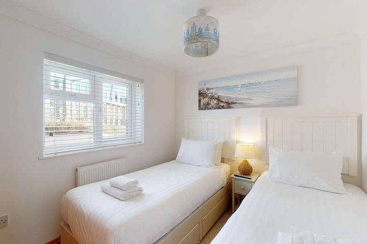 E29 Bonnie Banks, Riviere Towans in Hayle, Cornwall