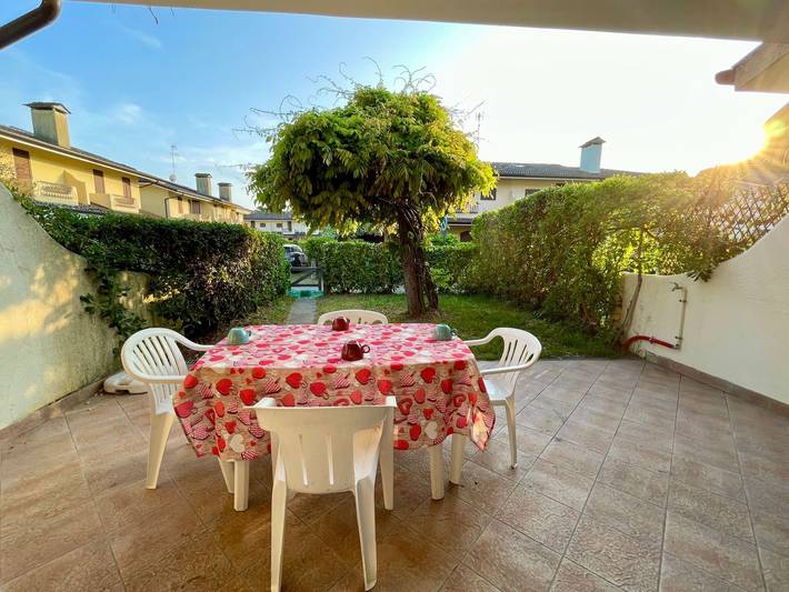 Villa für 6 Personen, mit Balkon/Terrasse und Garten