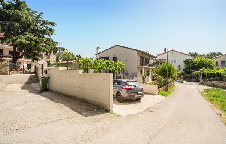 Ganze Ferienwohnung, Gemütliche 2-Zimmer-Wohnung mit Terrasse, in Strandnähe und mit guter Infrastruktur in Poreč, Grad Poreč
