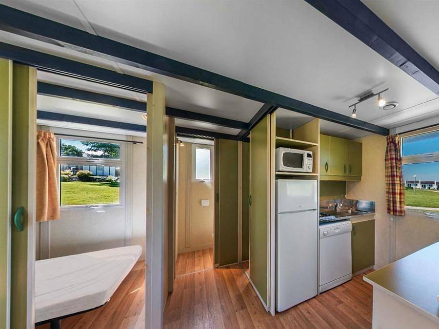 Camping Village de l'Armorique - Chalet 7 persons - Chalet - 3 bedrooms in Plestin-les-Grèves, Ceinture Dorée