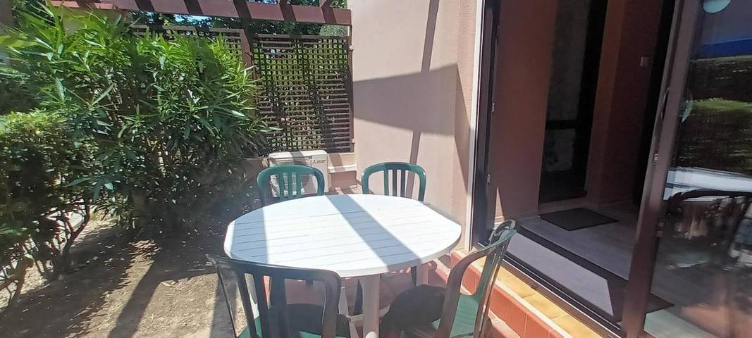 Appartement de vacances pour 4 personnes, avec jardin et piscine