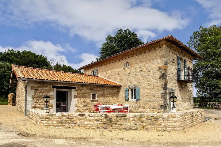 Location de vacances pour 9 personnes, animaux acceptés dans Lonnes