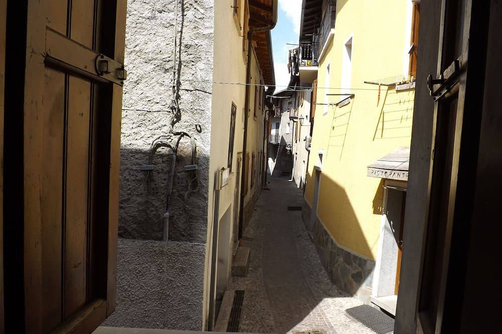 Appartamento intero, Comodo Bilocale. Centro Temu ; (Ponte di Legno) piste a 200m in Temù (Borgo), Temù