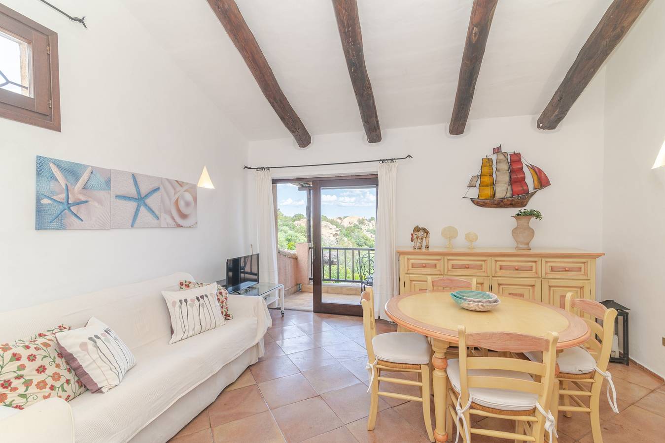 Ganze Wohnung, Apartment 'Casa Ilaria' mit Gemeinschaftspool, privater Terrasse und Wlan in Liscia di Vacca, Arzachena