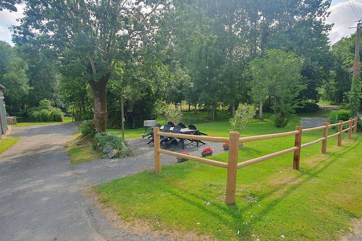 Location de vacances pour 6 personnes, avec Jardin à Courlay