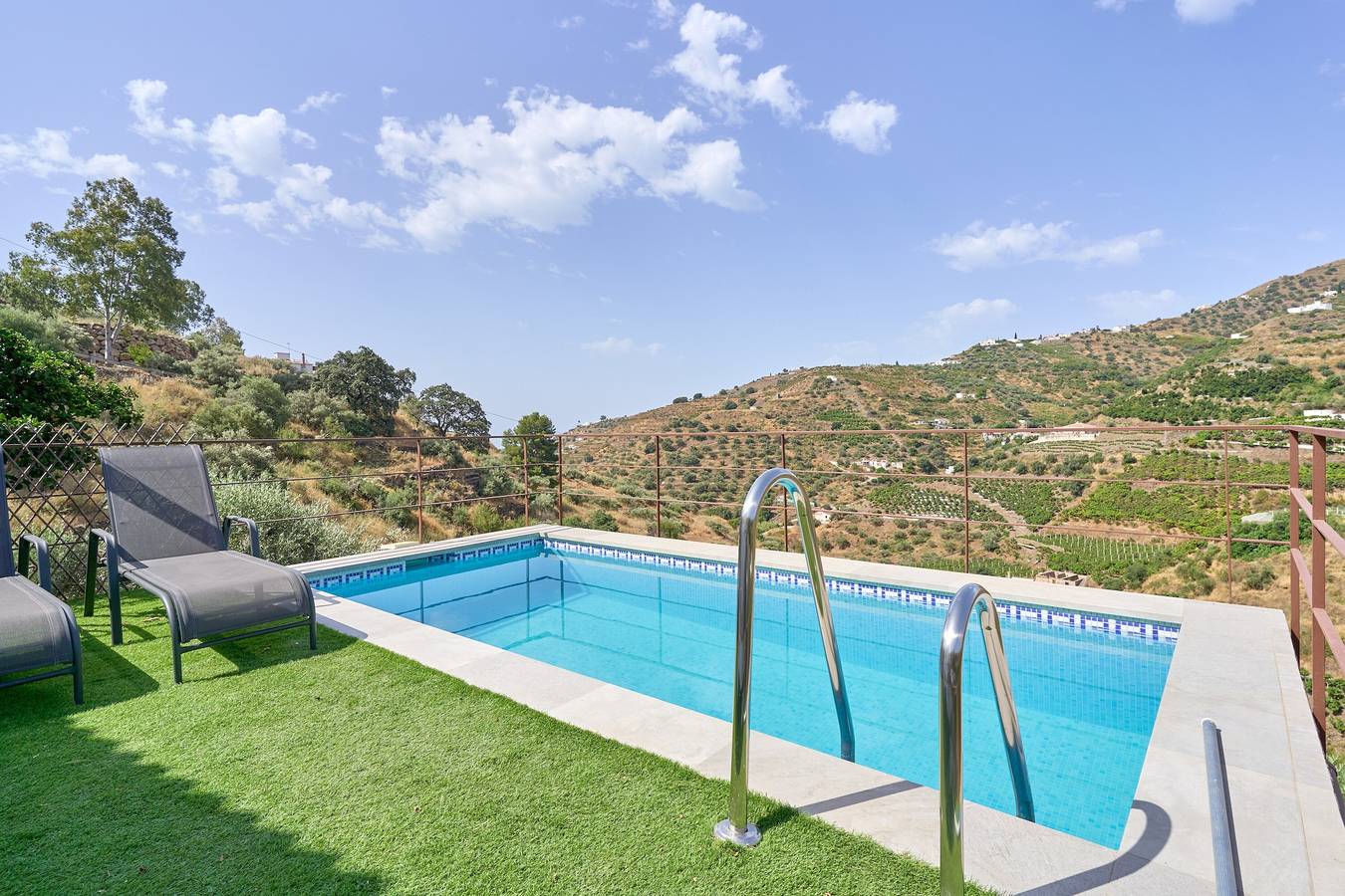 Casa rural 'Olivar 30' con vistas a la montaña, Wi-Fi y aire acondicionado in Torrox, Costa del Sol