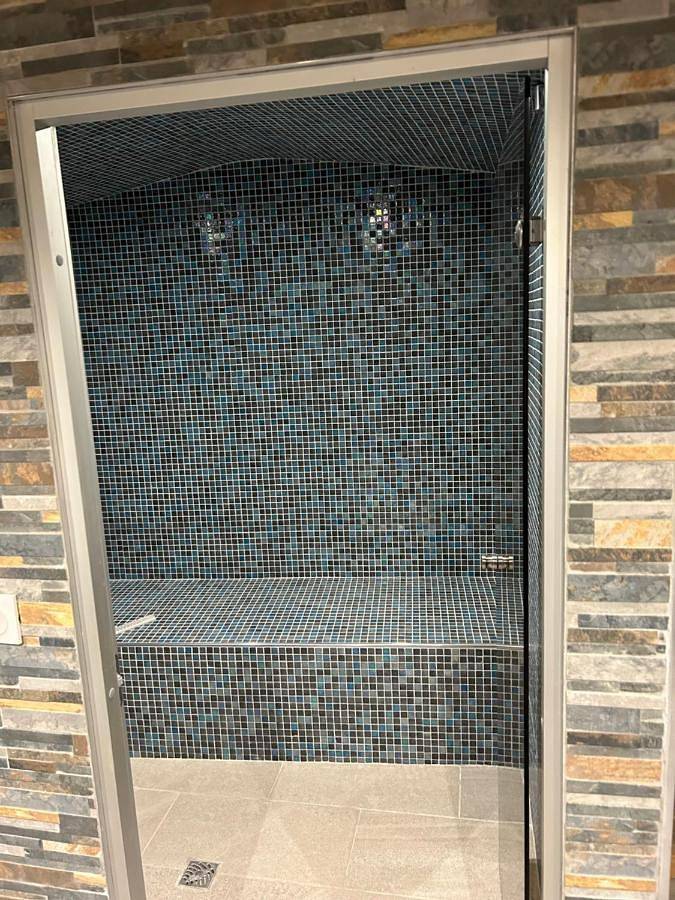 Location de vacances pour 6 personnes, avec jacuzzi et jardin ainsi que piscine et sauna à Saint-Laurent-d'Olt - 3