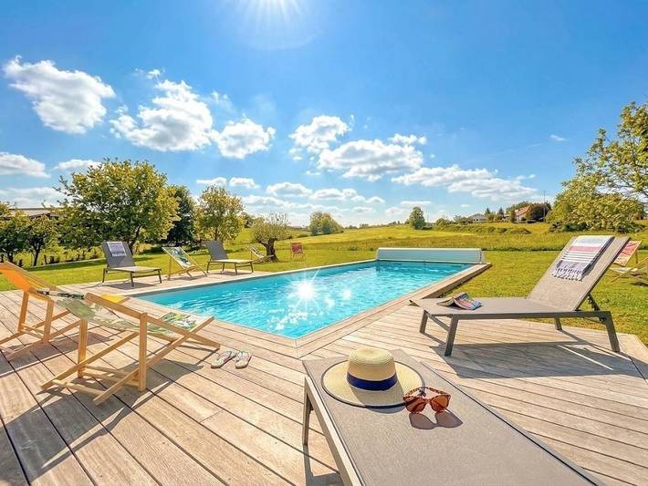 Gîte pour 12 personnes, avec jardin ainsi que piscine et terrasse, animaux acceptés au Pays basque