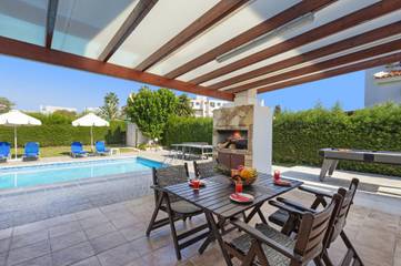 Holiday Rental for 4 People in Peyia, South Cyprus, Photo 2