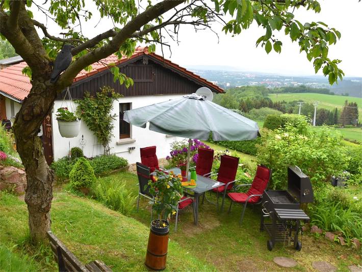 Ferienhaus für 2 Personen, mit Terrasse und Garten in Langewiesen