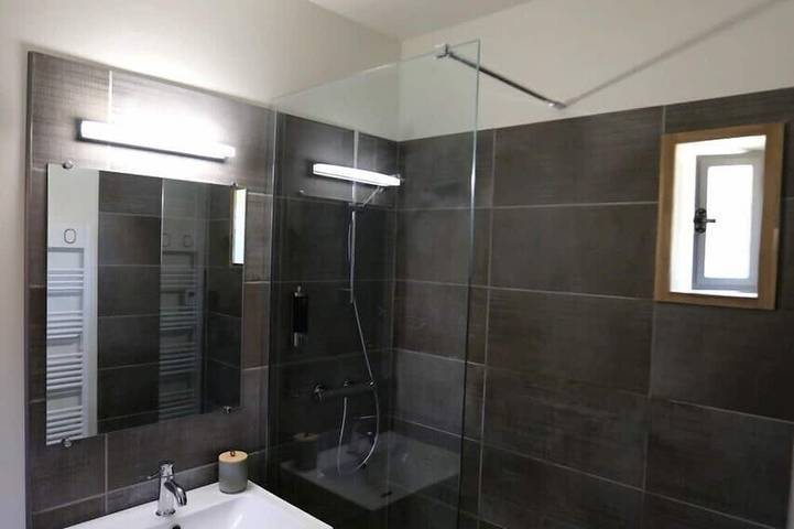 Gîte pour 2 personnes, avec jardin et terrasse à Pont-d'Ain - 4