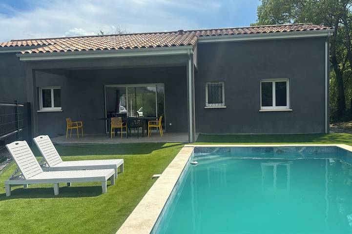Location de vacances pour 6 personnes, avec jardin à Laurac-en-Vivarais