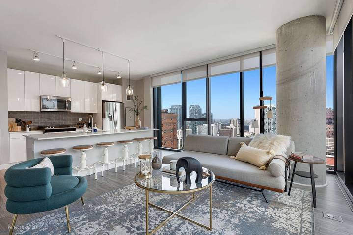 Apartment for 5 people, with lake view and terrace as well as yard and pool in Chicago