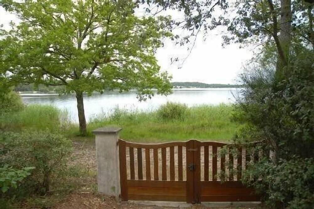 Villa Edge Lake en Parcela de 3000 M2, tranquilo, muelle privado in Lac de Lacanau, Lacanau