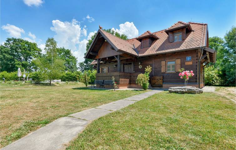 Gemütliche 1-Zimmer-Wohnung mit Pool und Terrasse, 2 km vom Fluss Česma entfernt in Sisak-Moslavina