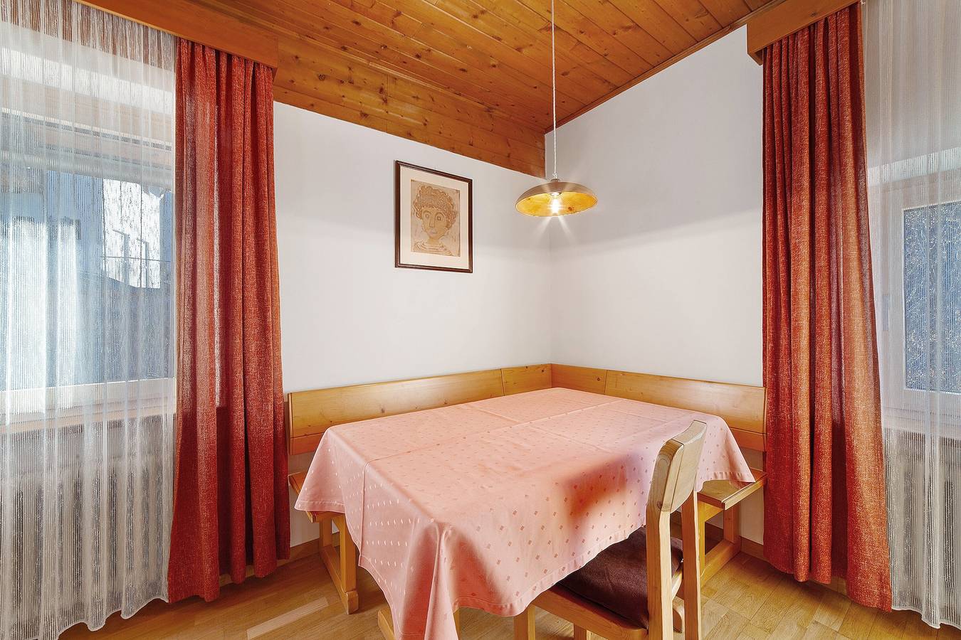 Gasthof Kirchsteiger 'Zimmer 8' with Lake View, Shared Terrace and Wi-Fi in Santa Valburga d'Ultimo, Ulten