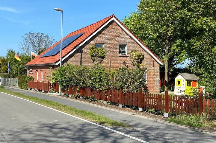 Ferienhaus für 9 Personen, mit Garten und Sauna sowie Terrasse in Leer und Umgebung